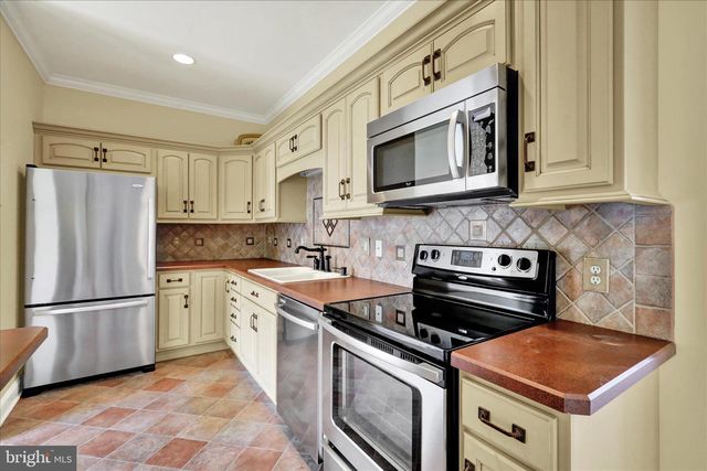 1000 BLUESTONE DR, Lititz, PA 17543