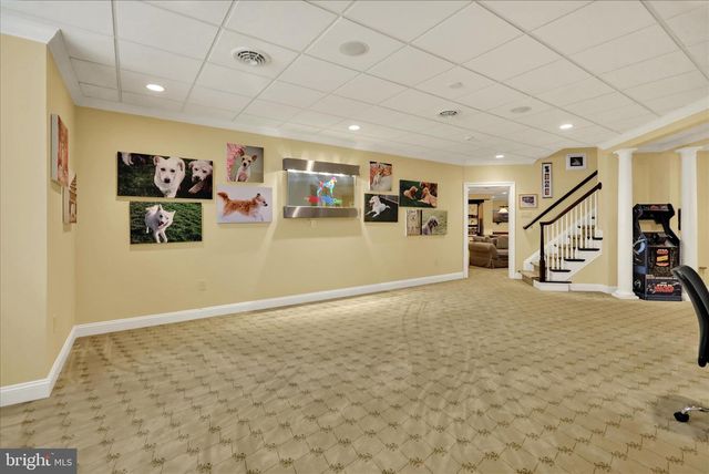 1000 BLUESTONE DR, Lititz, PA 17543