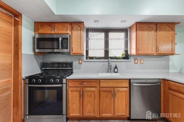 194 Starlight Court, Old Bridge, NJ 08857