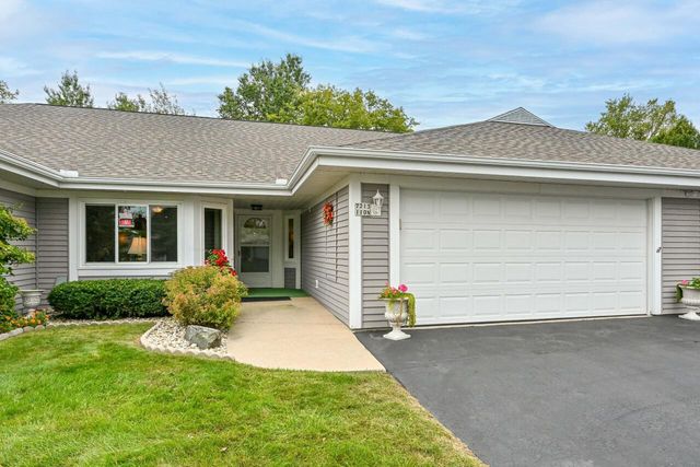 7213 W Mequon Square DRIVE, Mequon, WI 53092