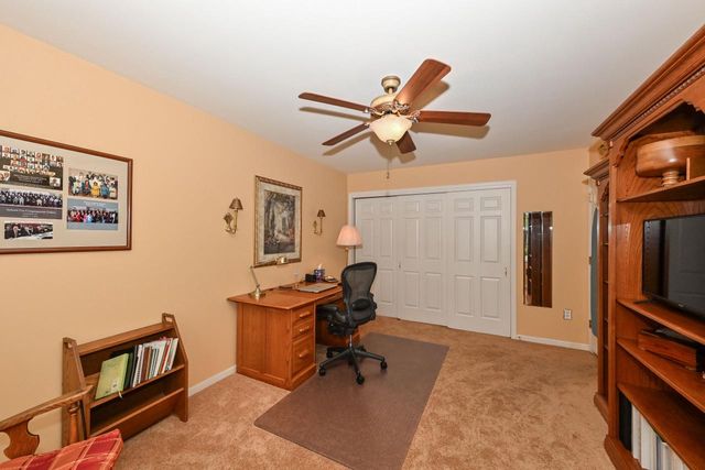 7213 W Mequon Square DRIVE, Mequon, WI 53092
