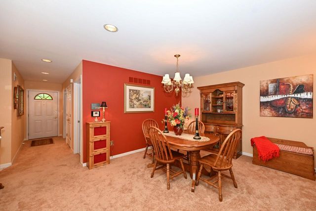 7213 W Mequon Square DRIVE, Mequon, WI 53092