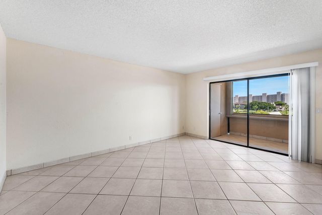 1030 Us Highway 1 413, North Palm Beach, FL 33408