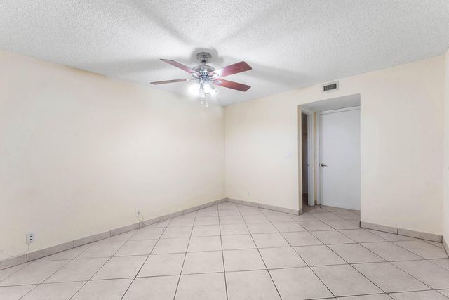 1030 Us Highway 1 413, North Palm Beach, FL 33408
