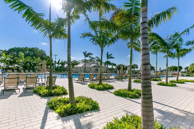 1030 Us Highway 1 413, North Palm Beach, FL 33408