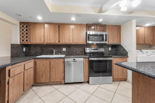 1030 Us Highway 1 413, North Palm Beach, FL 33408