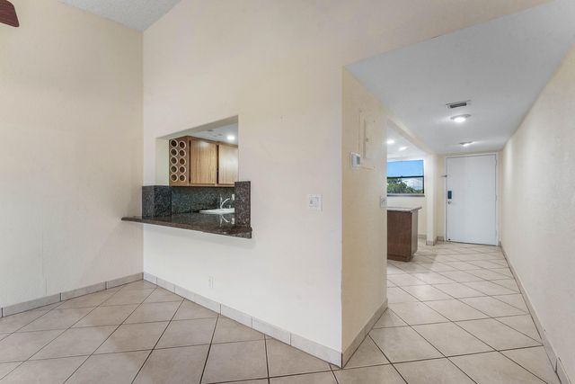 1030 Us Highway 1 413, North Palm Beach, FL 33408