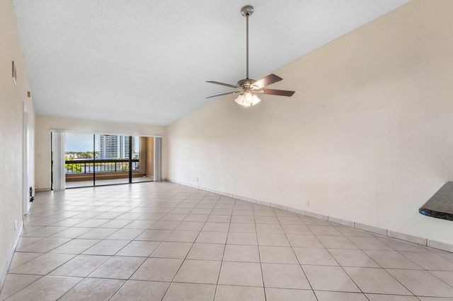 1030 Us Highway 1 413, North Palm Beach, FL 33408