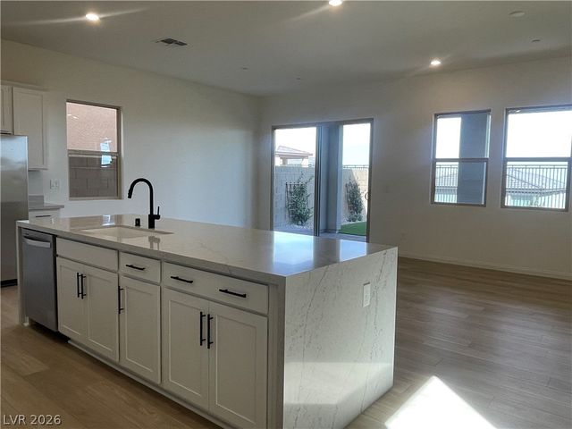 592 Clover Bar Lane, Las Vegas, NV 89138