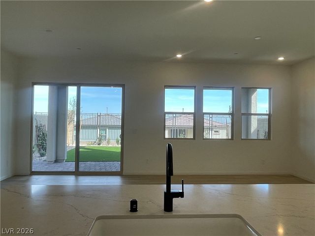 592 Clover Bar Lane, Las Vegas, NV 89138