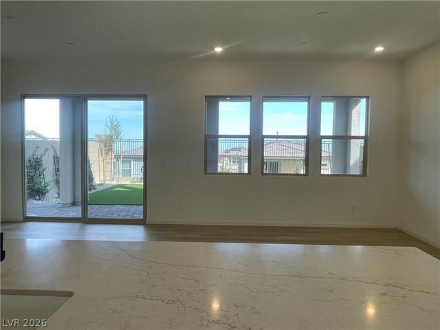 592 Clover Bar Lane, Las Vegas, NV 89138