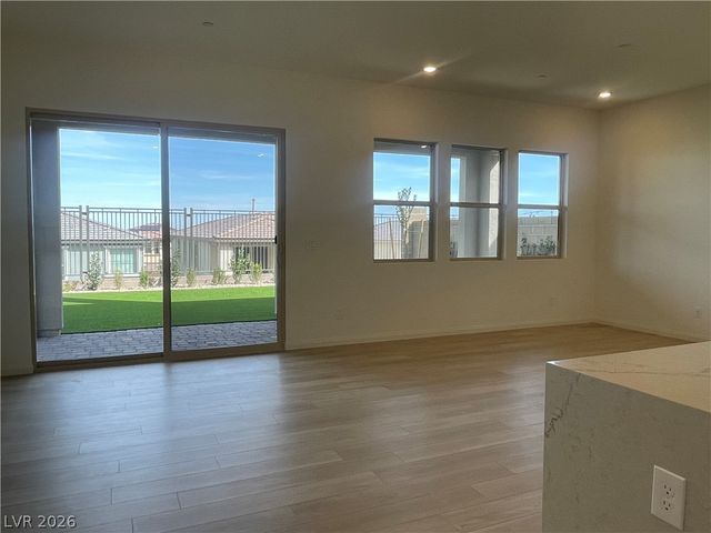 592 Clover Bar Lane, Las Vegas, NV 89138