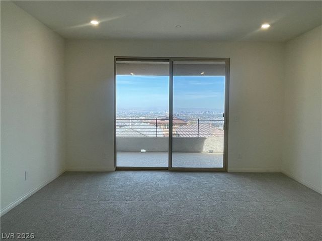 592 Clover Bar Lane, Las Vegas, NV 89138