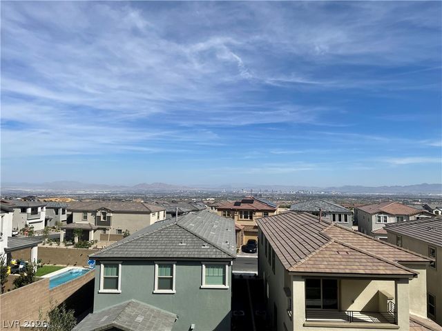 592 Clover Bar Lane, Las Vegas, NV 89138