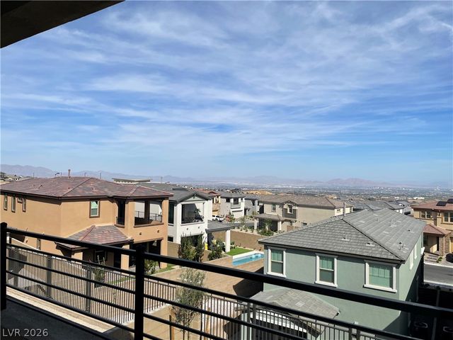 592 Clover Bar Lane, Las Vegas, NV 89138