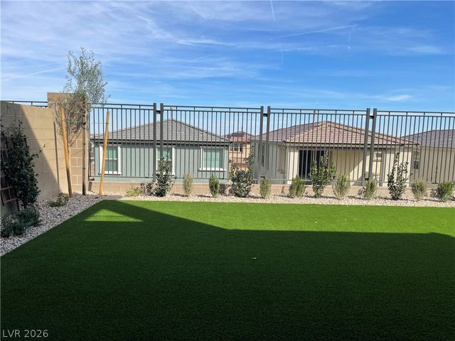 592 Clover Bar Lane, Las Vegas, NV 89138