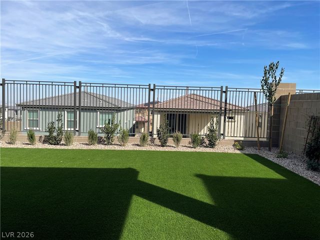 592 Clover Bar Lane, Las Vegas, NV 89138