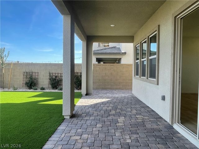 592 Clover Bar Lane, Las Vegas, NV 89138