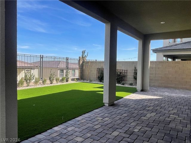 592 Clover Bar Lane, Las Vegas, NV 89138