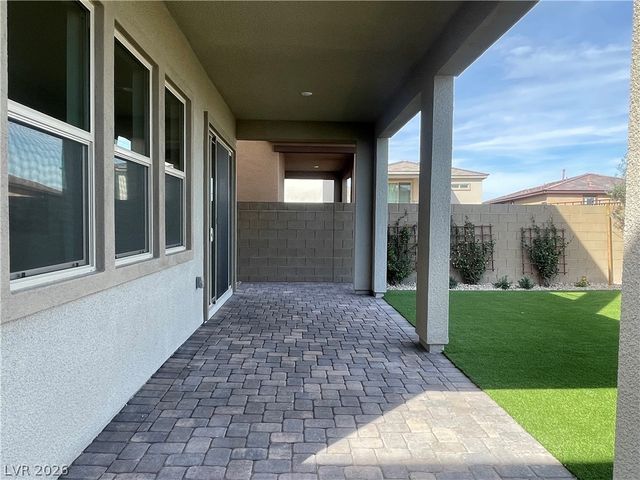 592 Clover Bar Lane, Las Vegas, NV 89138