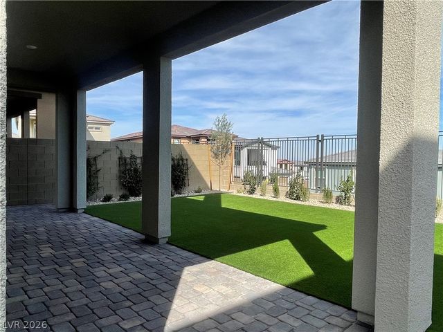 592 Clover Bar Lane, Las Vegas, NV 89138