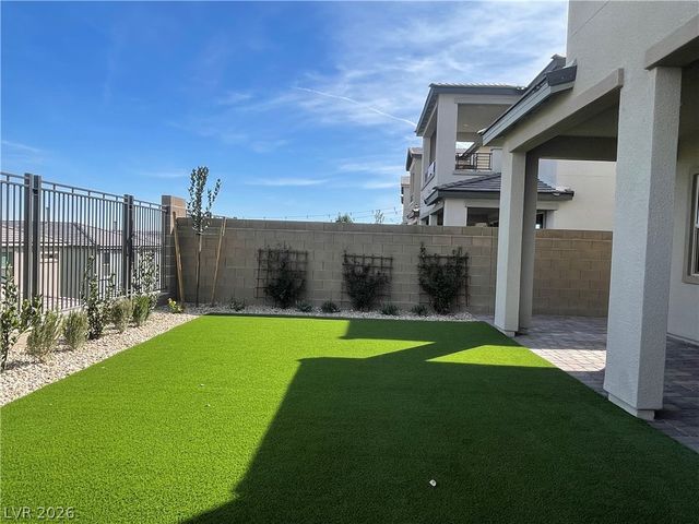 592 Clover Bar Lane, Las Vegas, NV 89138