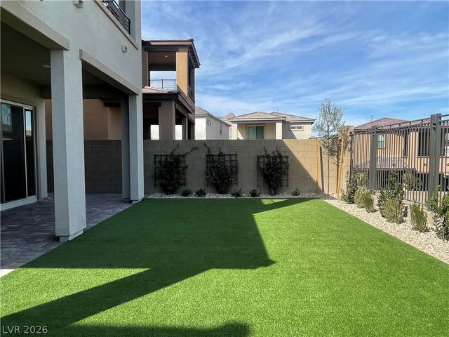 592 Clover Bar Lane, Las Vegas, NV 89138