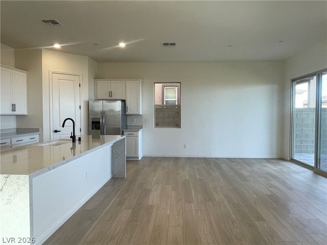 592 Clover Bar Lane, Las Vegas, NV 89138