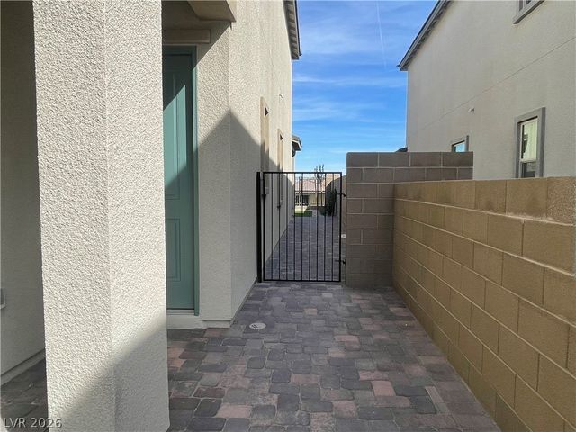 592 Clover Bar Lane, Las Vegas, NV 89138