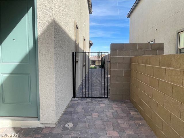 592 Clover Bar Lane, Las Vegas, NV 89138