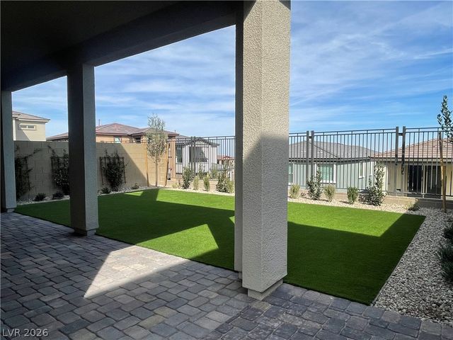 592 Clover Bar Lane, Las Vegas, NV 89138