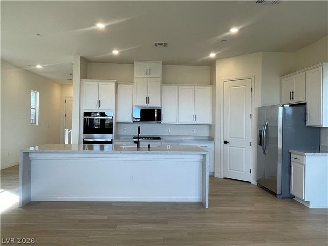 592 Clover Bar Lane, Las Vegas, NV 89138