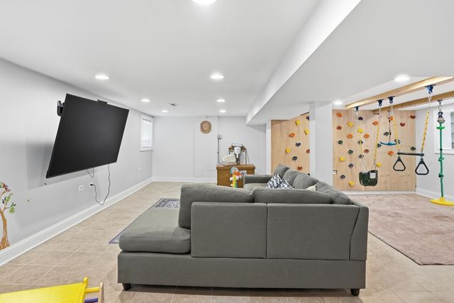 1229 Maple Avenue, Berwyn, IL 60402