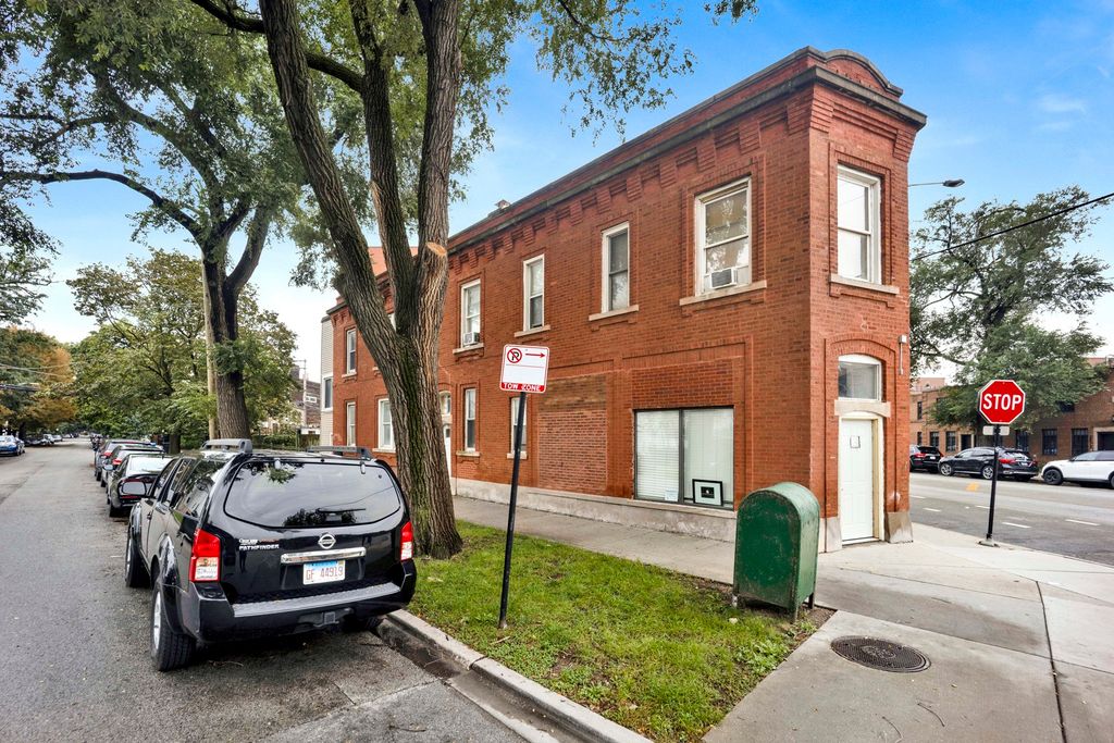2877 N Clybourn Avenue, Chicago, IL 60618 — exterior