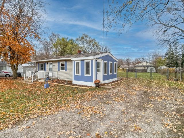 6077 Crown Point, Flint, MI 48506