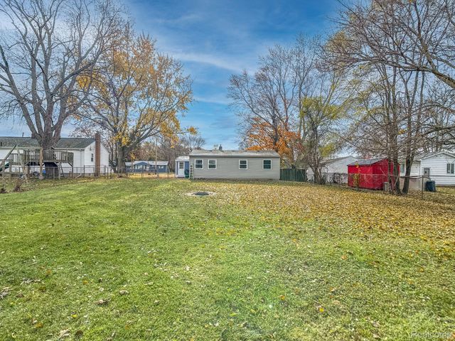 6077 Crown Point, Flint, MI 48506