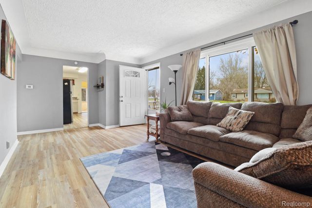 6077 Crown Point, Flint, MI 48506