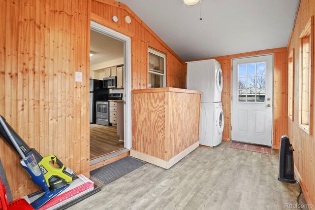 6077 Crown Point, Flint, MI 48506