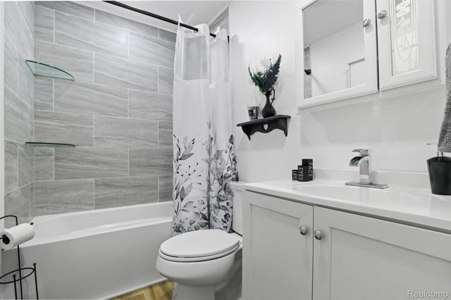 6077 Crown Point, Flint, MI 48506