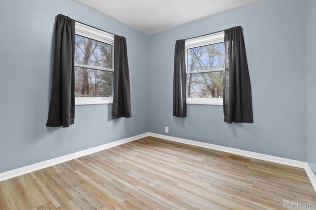 6077 Crown Point, Flint, MI 48506