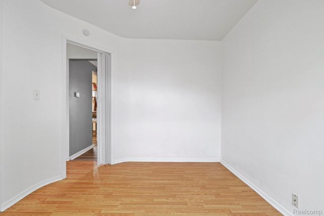 6077 Crown Point, Flint, MI 48506