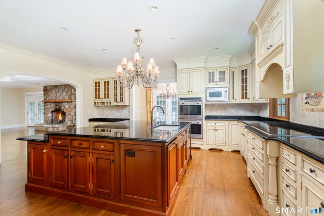 7 Old Hyde Road, Weston, CT 06883