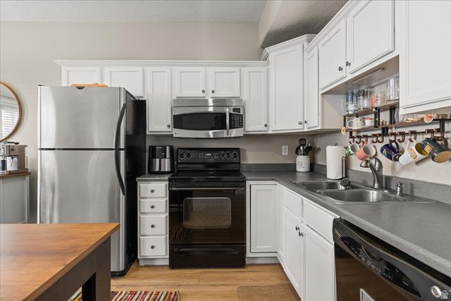 628 W CREEK BLUFF CV, Sandy, UT 84070