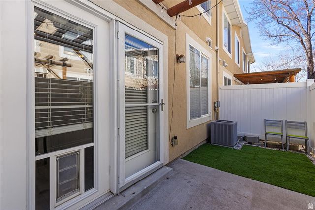 628 W CREEK BLUFF CV, Sandy, UT 84070