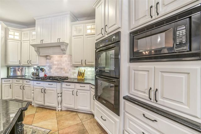 22114 Meadowhurst Circle E, Tomball, TX 77377