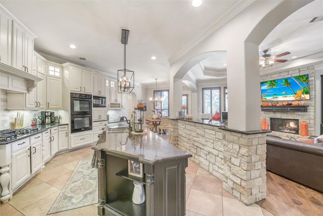 22114 Meadowhurst Circle E, Tomball, TX 77377