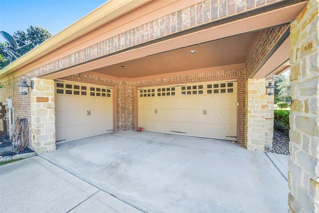 22114 Meadowhurst Circle E, Tomball, TX 77377