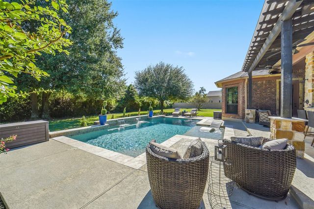 22114 Meadowhurst Circle E, Tomball, TX 77377