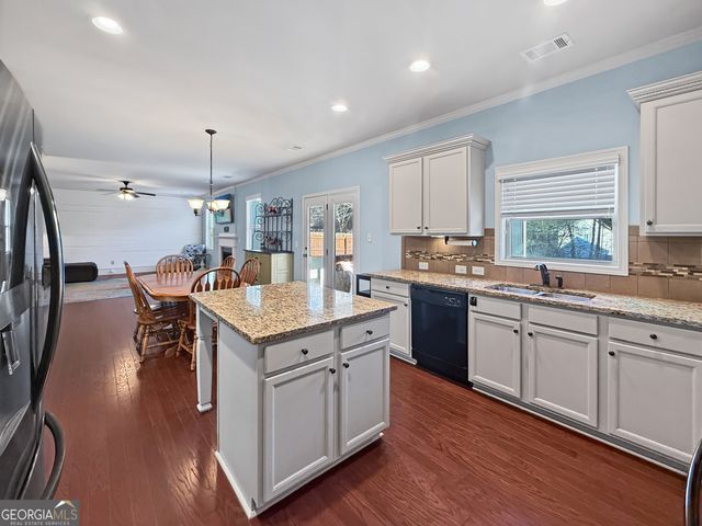 194 Inverness Avenue, Newnan, GA 30263