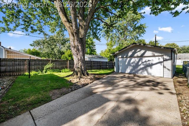 29710 Quinkert Street, Roseville, MI 48066